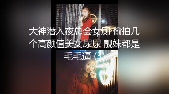  无毛肥逼妹子黑色网袜假屌自慰啪啪，抬起双腿猛操上位骑乘，没几下就射了内射美穴