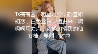  大奶子小乳头的极品少妇身材非常棒，深夜撩骚狼友揉捏骚奶子玩奶头