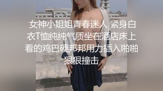  无敌美少妇全程露脸勾搭，揉奶玩逼伸着舌头要舔狼友鸡巴，被大哥按着头草嘴