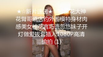  性欲旺盛的小伙,未婚妻刚下班工作服还没换就开干