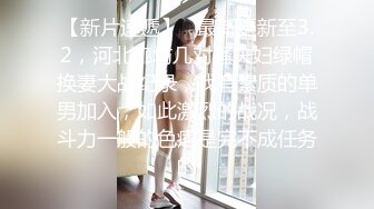 【新片速遞】   商场女厕全景偷拍黑衣少妇玩手机尿尿❤️鲍鱼保养的挺粉嫩呢