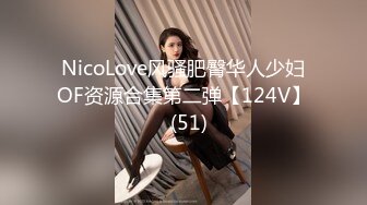 金发女郎做了一个深口交，然后站起来后入式，并得到了鞭子。