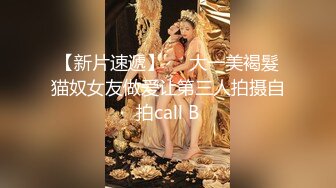  妹子撅着屁屁被大肉棒后入 不过瘾还要拿个超大假鸡吧交换着插