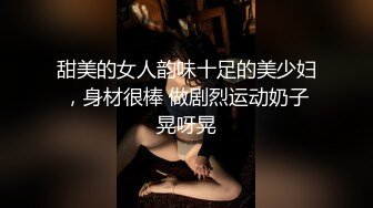 熟女阿姨 被老头三洞全开 无套输出 骚逼 菊花 嘴巴轮着插 不过瘾还要双手捅双洞 爽到狂喷尿