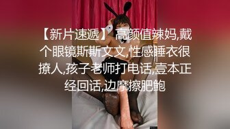 拉拉小姐妹又亲起来，摸着奶子亲着小嘴，看着真刺激像刚搞对象的样子，吃奶还抠逼道具抽插，好痒你别舔啊