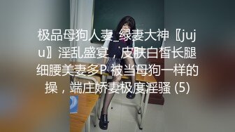 張思允 白色帶圖案上衣搭配藍色短裙服飾 樣貌甜美賞心悅目