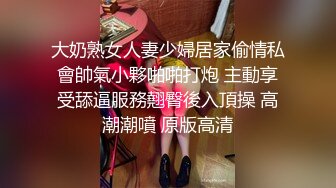 健身房里约站女教练