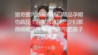 跟随抄底跟闺蜜逛街的黑丝漂亮少妇 这是穿了内内还是没有穿啊