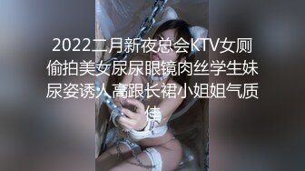 乖巧甜美嫩妹独自在家寂寞诱惑秀 吊带装掏出揉捏 高跟鞋网袜拨开内裤掰穴  床边脱下裤子  来到楼道全裸诱惑