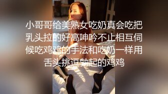 公园里玩累了后，回家换上黑丝足交