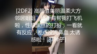    女技师在按摩旁边小哥上来要操逼给客人带上眼罩，S型身材翘起美臀，后入爆操大声啪啪