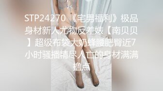 带眼镜的良家小少妇全程露脸一个人在床上发骚，淫声荡语互动黑丝情趣诱惑，揉奶玩逼看特写，撅着屁股发骚啊