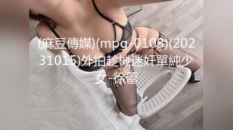  一男两女00后嫩妹！眼镜短发妹子！贫乳奶子多毛骚穴，骑乘后入深插