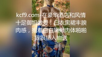 餐厅女厕偷拍美女服务员的小嫩鲍