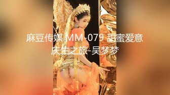  绿帽老公带着漂亮老婆参加淫乱的3P派对完美露脸