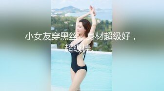 在家里和老婆玩耍