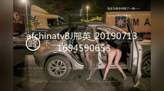 小骚货吃完水果豆两个人安慰她都满足不了。吃完变的好骚