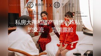 牛仔短裤龅牙妹子 手伸进衣服摸摸奶子 撩起衣服吸奶舔逼沙发上猛操