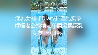  妖艳小骚货！两男一女3P名场面！两根屌轮流舔，前后夹击吃屌后入