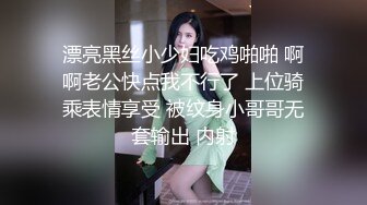   大红唇新人骚女被两大汉3P，白丝袜丁字裤，翘起屁股看穴，两根JB轮流舔