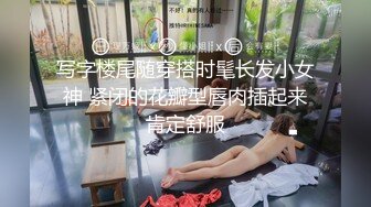 【大长腿美脚女神】极品蝴蝶逼『双阴道女友』一个逼两个洞掰开特写 白嫩肌肤丰腴性感掰B撅腚挺奶自摸诱惑 (1)