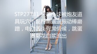  乖巧的小少妇露脸让大哥在镜头前肆意玩弄，给狼友展示逼逼舔蛋蛋吸大屌