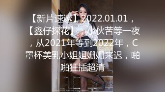 闯入万达影城女厕多角度全景偷拍背包少妇的肥美鲍鱼 (1)