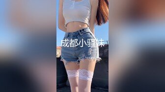  劲爆巨乳 美女一边揉一边吸