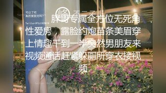 在教室给我口交，突然起身发现我在拍，吓我一跳