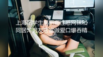    双飞名场面两个学生妹穿着制服的萝莉双飞轮流操她们，其中一个 长得很像混血儿的妹子，轮流交叉着干