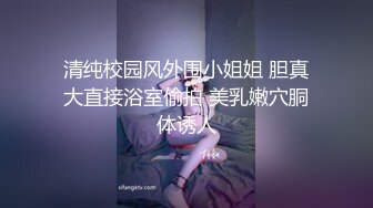 出租屋霸凌 一群小混混扒光混社会的小妹用奶茶吸管插入她逼