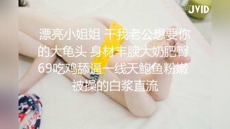 两个黑妞前后双洞齐开金发洋妞