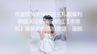 午夜快乐的小母狗TSviki 打扮很美穿戴丝袜眼镜，被主人硬拉着外出，像个母狗一样爬来爬去，露出飙射精液！