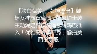 小嫂子给大哥做服务 把鸡巴撩起来口活摸奶子 直接插入 浪叫不断