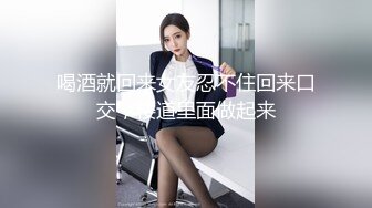   白T恤短发大学生兼职妹迫不及待解下内衣，一手抓白嫩奶子，扶着大屁股后入，骑乘边草边揉奶子