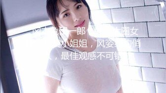 科技楼蹲守长裙美女 一小撮黑穴毛,两片肥厚的阴唇