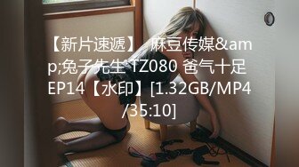  纯欲系极品小女人让大哥在镜头前玩弄，吃奶舔逼道具抽插样子好迷人