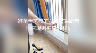 潜入茶楼女厕偷拍一个玩游戏的漂亮美女