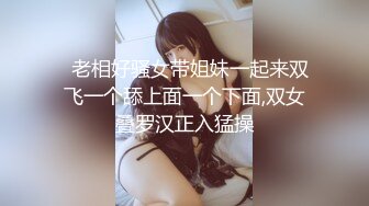 一线天无毛极品粉穴嫩妞和小男友居家啪啪，特写美穴边插嘴，翘起屁股小拇指插逼，按着双腿正入抽插掰穴给你看