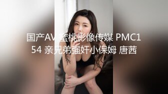  笑起来甜美气质红唇美女今天独自道具自慰，性感吊带睡衣高跟鞋，翘起大长腿拨开丁字裤