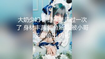 长发颜值妹子全裸自慰，道具插穴特写粉穴，水水很多