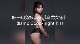 美女如云服装城女厕，全方位脸逼同框偸拍多位美眉方便，迷之操作的小姐姐揪阴毛