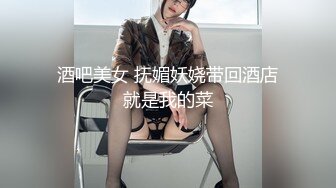  风骚美少妇寻求刺激，打着电话被无套后入操逼，表情夸张极其享受特写超粉穴