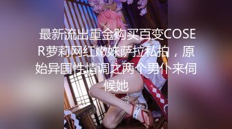 商场抄底漂亮的大美女 小内裤挡不住调皮的小B毛出来透透气