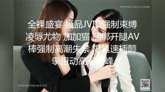 商场女厕全景偷拍高跟制服美女职员的小黑鲍