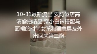 轻熟女姐妹花黑网丝诱惑，揉奶玩逼听狼友指挥撅着屁股抠她屁眼子，淫声荡语互相摩擦骚穴浪叫呻吟，精彩刺激