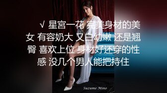 高颜值甜美嫩妹子，大白美臀，浴室地上自慰高潮喷水，美女太骚了