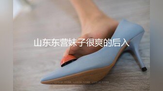 《极品重磅泄密》一代女神露出王者！推推长腿反差婊草莓穆斯塔户外极限露出3P无视被路人看见