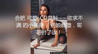 3p榨出单男的精华再回填骚逼黑穴里，接受精液的洗礼