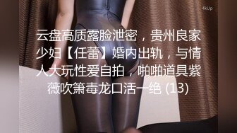 公共场合随意漏大吊给美女看 有几个美女还真看了